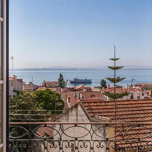 Amazing River View In Historical Appartamento Lisbona
